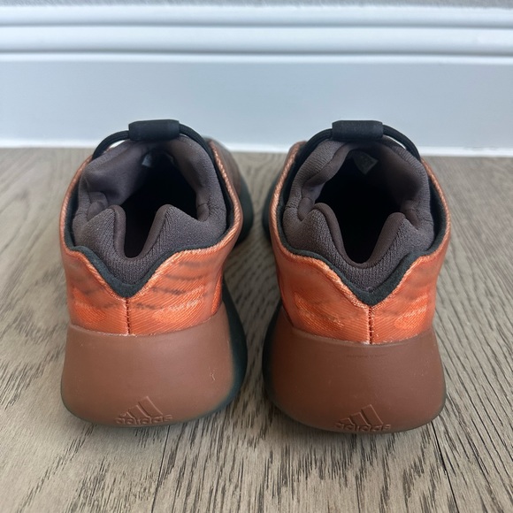 YEEZY 700 v3 “copper fade” - Picture 3 of 4